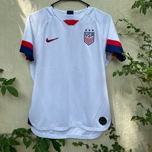 Woman’s soccer USA jersey size large